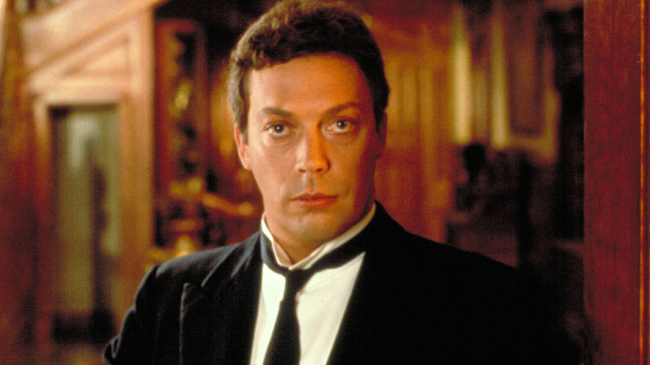 Explorando os múltiplos talentos de Tim Curry: uma jornada no mundo do  entretenimento - Cinestesico