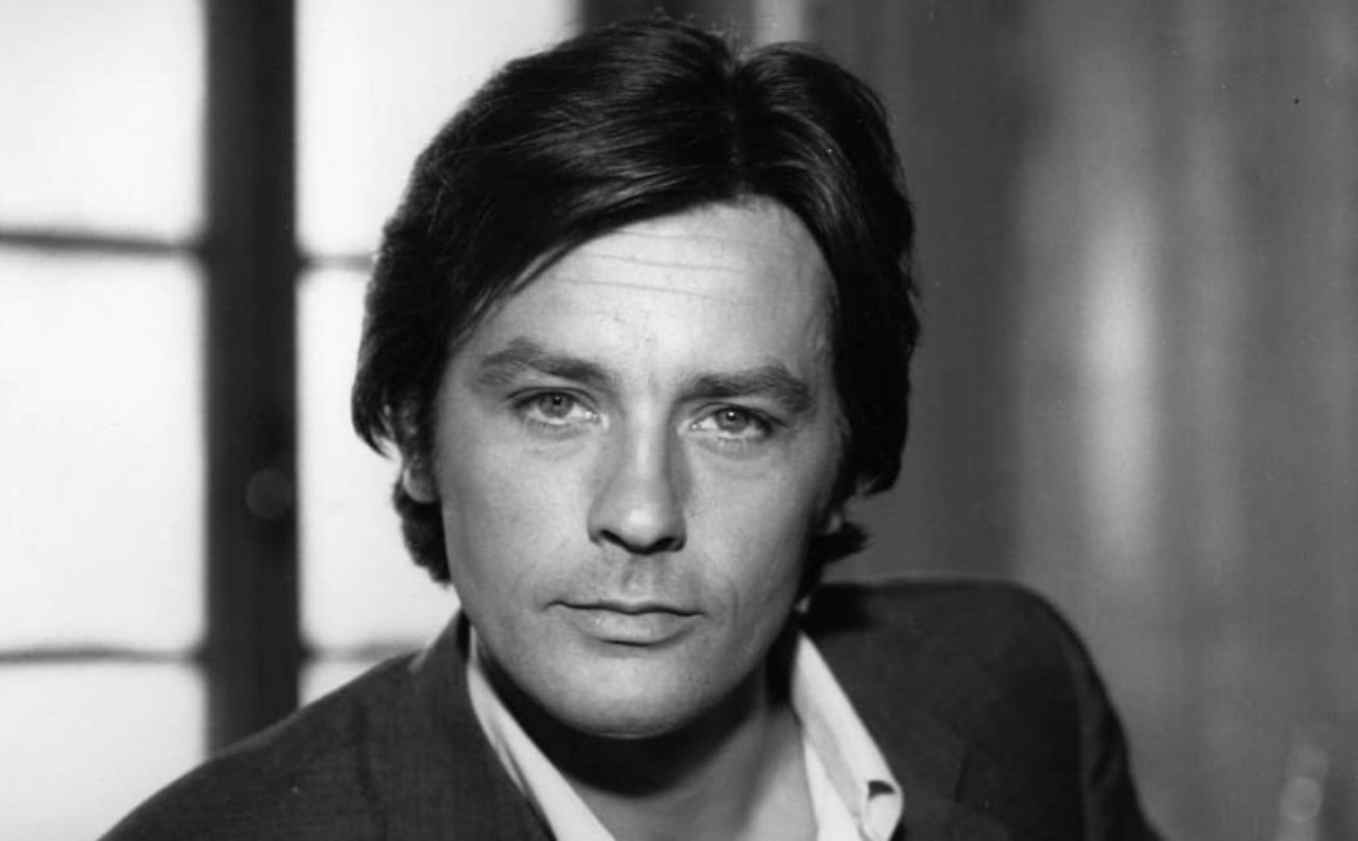 Alain Delon: o ator francês possui uma vasta filmografia e entre seus personagens memoráveis podemos citar Tom Ripley, de O Sol Por Testemunha. (Foto: Divulgação)