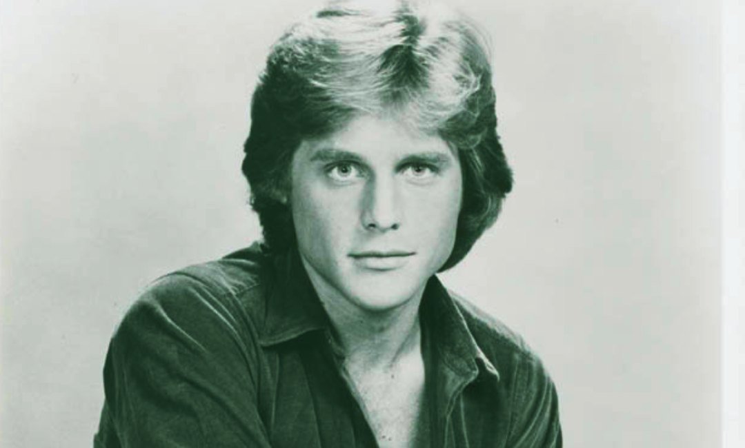 Leigh McCloskey ficou conhecido como o antagonista em várias comédias juvenis